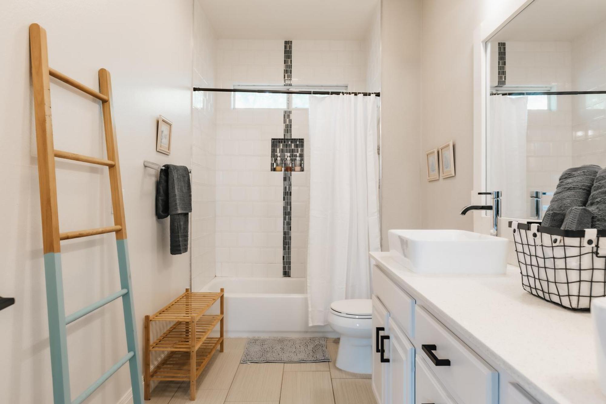 Villa Stylish Downtown Escape, Walk To Brewery -Pool & Relaxation Austin Esterno foto