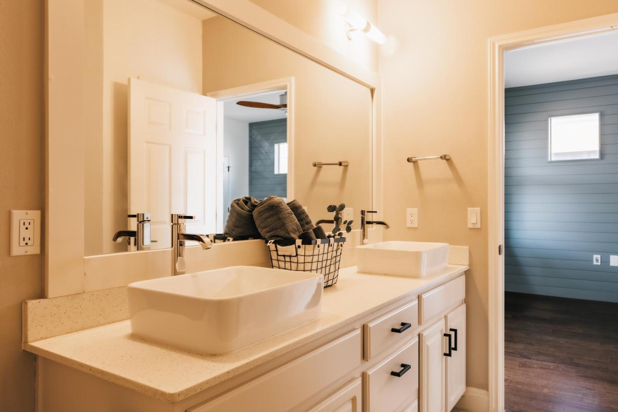 Villa Stylish Downtown Escape, Walk To Brewery -Pool & Relaxation Austin Esterno foto