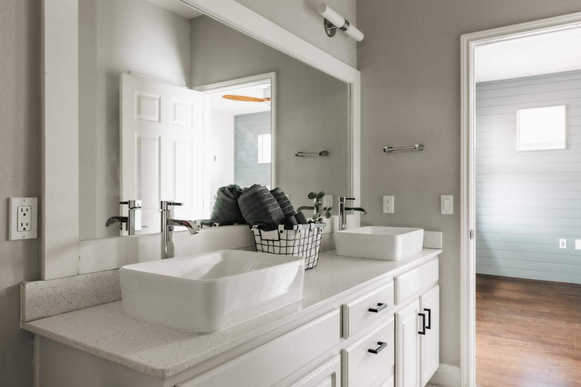 Villa Stylish Downtown Escape, Walk To Brewery -Pool & Relaxation Austin Esterno foto