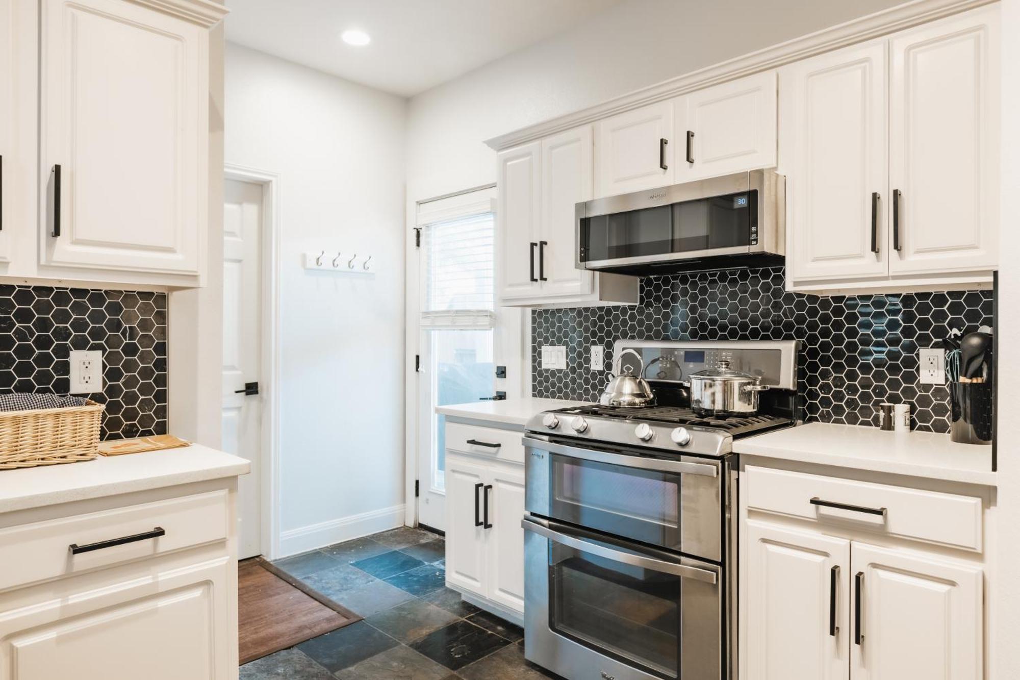 Villa Stylish Downtown Escape, Walk To Brewery -Pool & Relaxation Austin Esterno foto