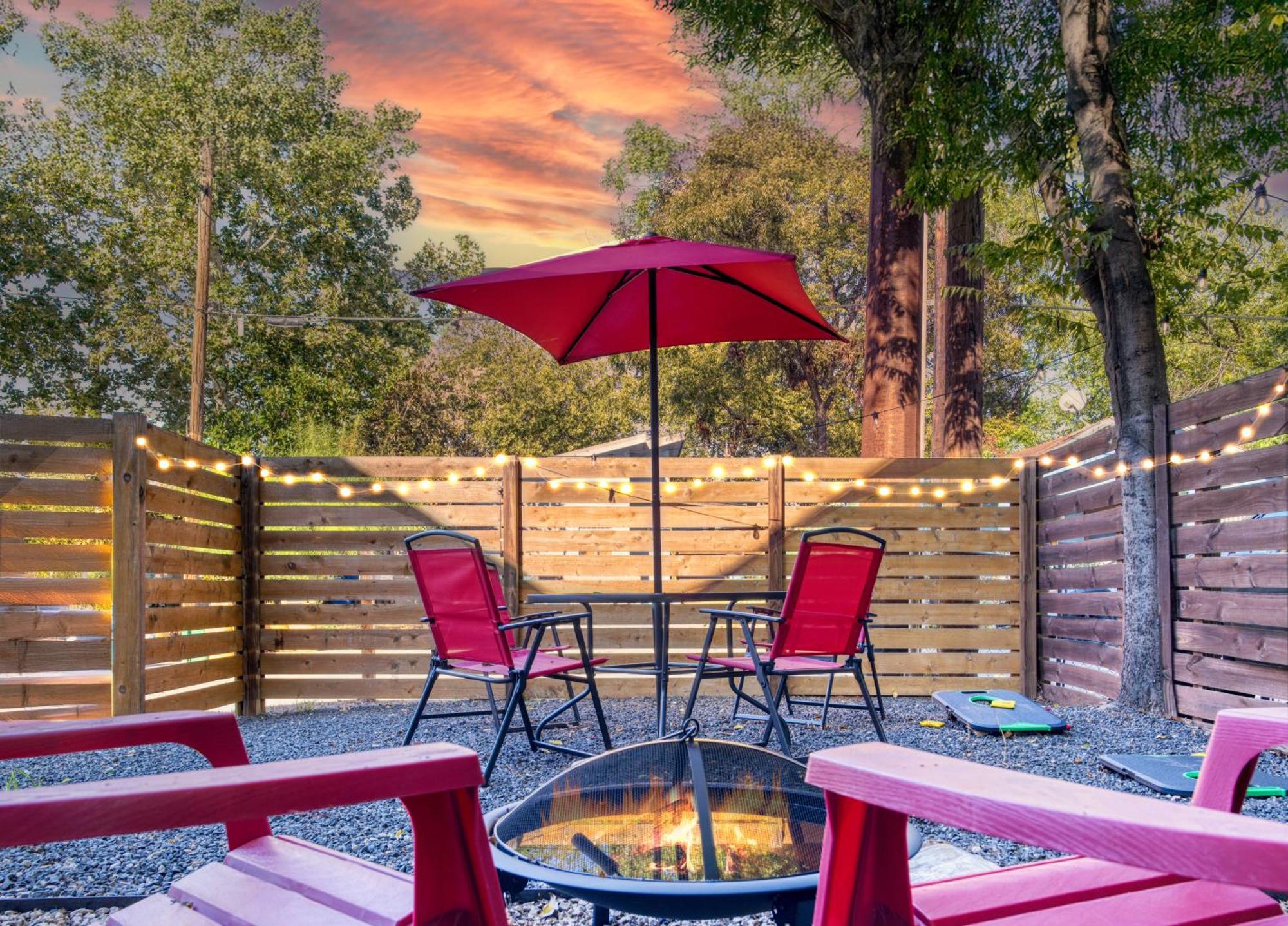 Villa Stylish Downtown Escape, Walk To Brewery -Pool & Relaxation Austin Esterno foto