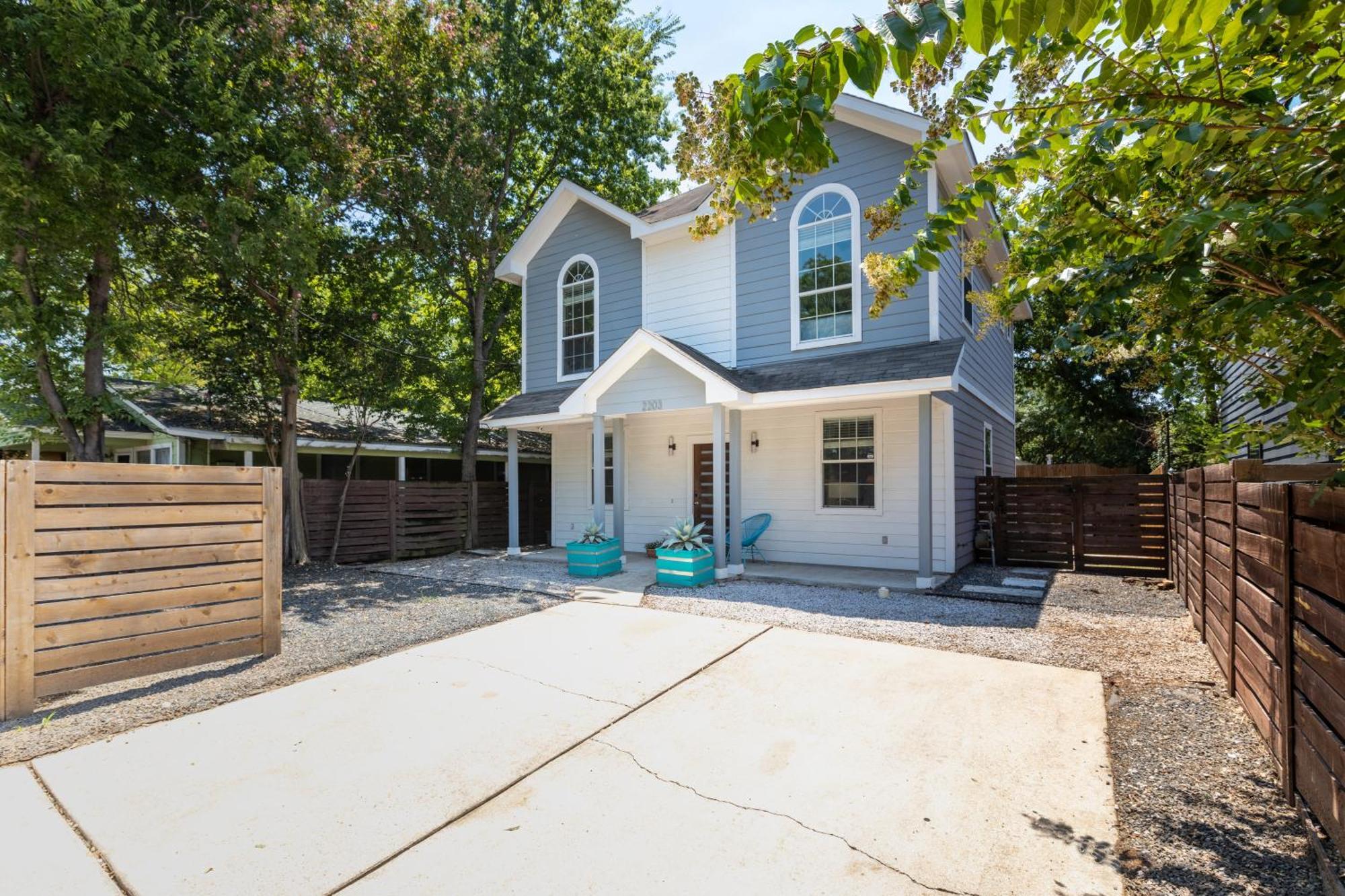 Villa Stylish Downtown Escape, Walk To Brewery -Pool & Relaxation Austin Esterno foto